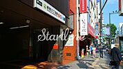 新宿三丁目駅(都営地下鉄 新宿線) 徒歩6分。 450m