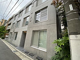 東京都新宿区荒木町11-61（賃貸マンション1LDK・1階・32.39㎡） その1