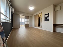 JR指宿枕崎線 慈眼寺駅 大御堂（鹿児島交通）下車 徒歩13分の賃貸アパート 3階1LDKのリビング/ダイニング