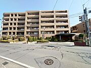 西武池袋線「狭山ヶ丘」駅まで徒歩6分。都心を通勤圏に、広がる大空の解放感を感じる閑静な住宅街です。