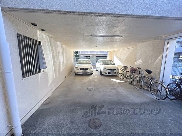 画像17:駐車場