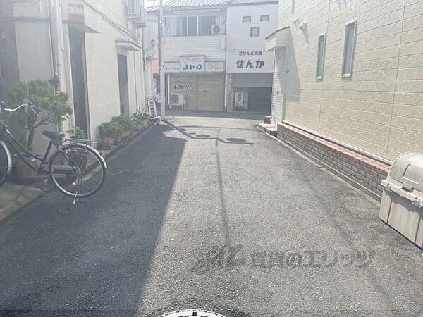 画像11:前面道路