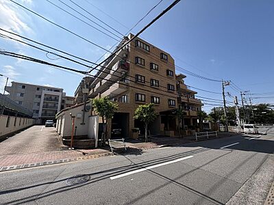 外観:大通りまで出やすく多方面へのアクセス良好なマンションです 外観:大通りまで出やすく多方面へのアクセス良好なマンションです