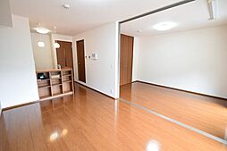 ガーベラ北神戸 2階1LDKのリビング/ダイニング