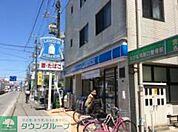 ローソン 徒歩5分。コンビニ 370m