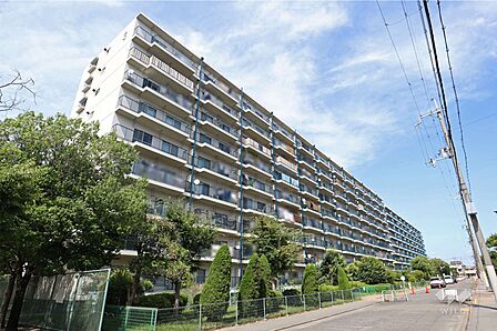 大和サニーハイツ高槻3号棟の外観（南西側から）