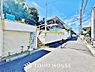 外観：建物の居住性に拘った邸宅は、「落ち着き」と「安らぎ」と「快適」を実現してくれます。