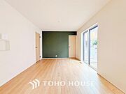 インティメイトなくつろぎを愉しむリビングルームは和やかな憩いの場となります。