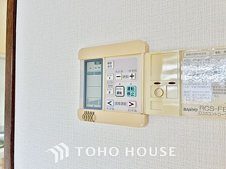 通気性や快適性を重視したリビングには、空気を汚さずに室内を快適な温度に保つ床暖房を完備しております。