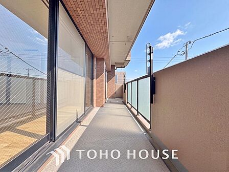 陽光に愛され、環境に恵まれ、家族に包まれた邸宅は、どんなに月日が経っても色褪せる事なく輝き続けます。