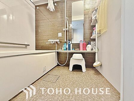 (※居住中)一日の疲れを癒すための心地よいバスタイムを演出する浴室はゆとりあるサイズを採用。また、足元が不安なお子様お年寄りにも安心な樹脂床材を使用しております。