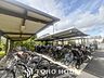 設備：広さがしっかり確保された敷地内駐輪場。かさ張る自転車も安心して停めることができます。