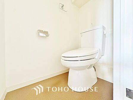 清潔な空間であって頂けますように、目に留まるだけではなく、汚れをふき取り易いフロアと壁紙をチョイス。