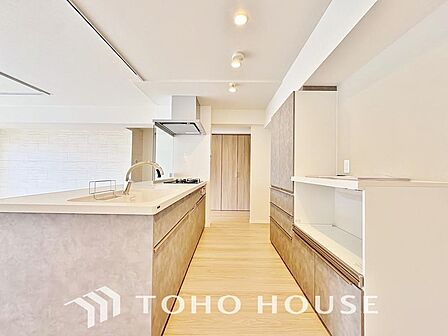 「ゆとりのある広さ」広々としたキッチンスペースで作業ができると、お料理の腕も日に日に上がりそうな気がしてきます。