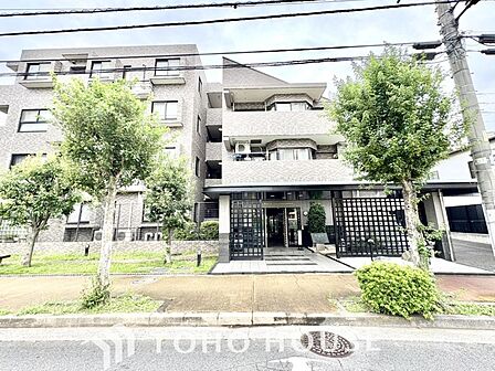帰宅途中にショッピングやカフェを楽しんだり、利便性の良いこの地の生活は人々を魅了します。季節の流れを感じ、ゆったりとした一時を。時間の流れを取戻し、休日はスローライフを。