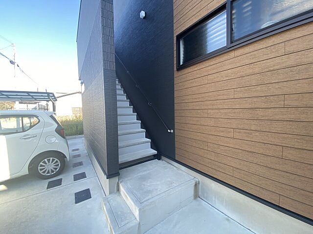 17 / 33