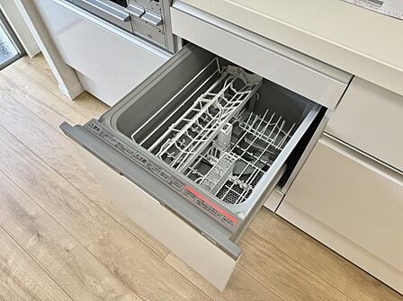 後片づけも楽々な食洗機付きです。