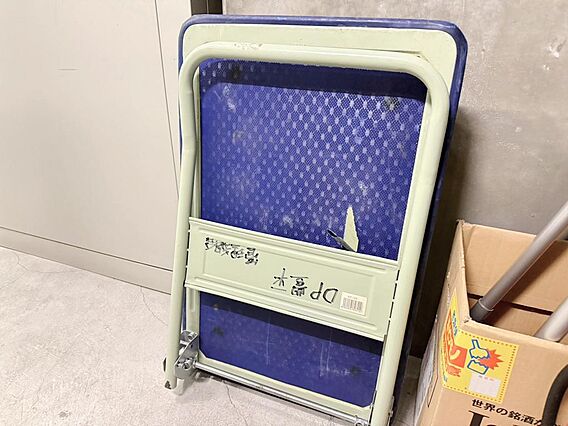 地下に台車のご...