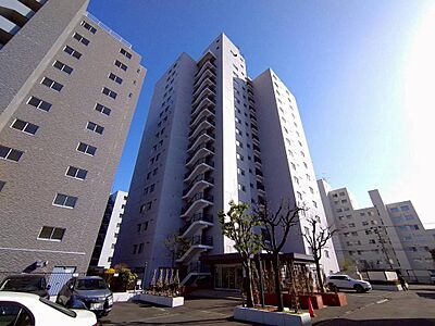 外観:1階角住戸。すすきの・大通・札幌駅へのアクセス良好!スーパー・コンビニが近くお買い物が便利♪ 外観:1階角住戸。すすきの・大通・札幌駅へのアクセス良好!スーパー・コンビニが近くお買い物が便利♪