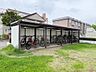その他：共用部の自転車置き場です。屋根付きと屋根なしで完備されています。