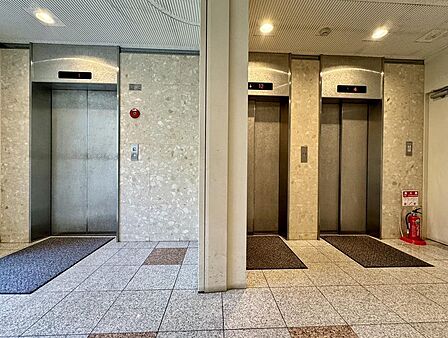 エレベーターは3基あり、待ち時間なく楽々♪