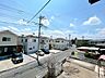 その他：【眺望】周りは閑静な住宅街です。また、少し車を走らせると国道17号に出ることができるため、交通の便も申し分ありません。