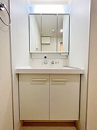 ワイ・エヌビル