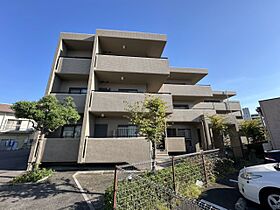 ル・エスト宮前 202 ｜ 香川県高松市木太町1353-1（賃貸マンション3LDK・2階・74.43㎡） その1