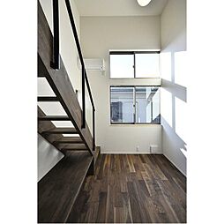 チトフナアパートメント 2階ワンルームのリビング/ダイニング