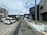 外観：前面道路含む現地写真
