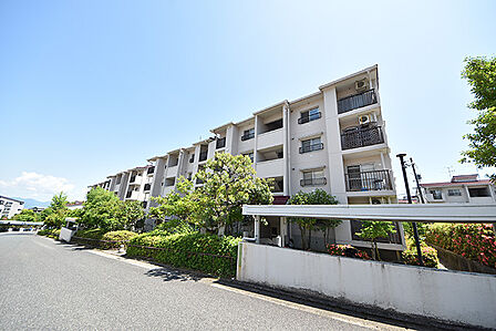 鈴が峰第4住宅8号棟 外観1