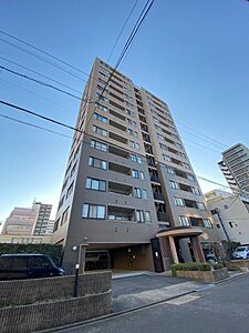 外観：1996年12月築、総戸数26戸のマンションです。地上14階建ての4階部分のお部屋をご紹介いたします。