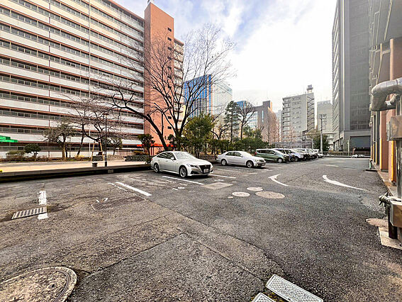 平置きの駐車場...