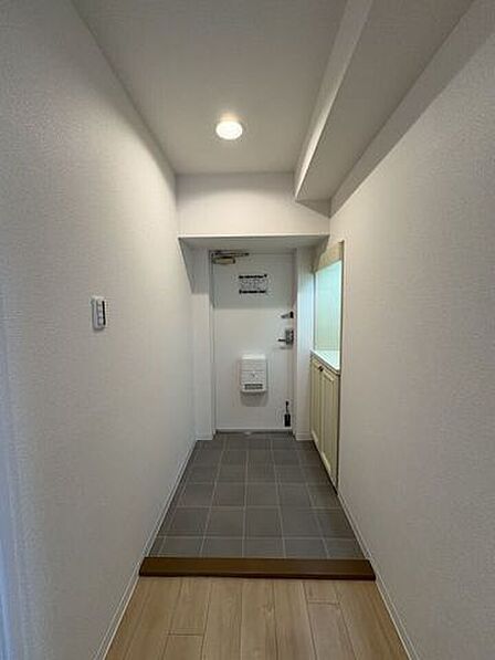 玄関スペースも広々♪明るさも◎