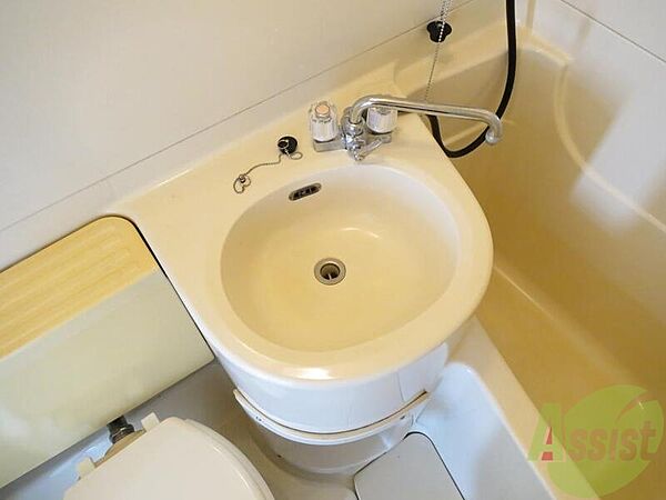 画像14:お風呂と一体化の洗面台、シャワーと歯磨き一緒にできます
