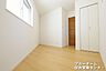 洋室：約5.3帖の洋室です！2面採光で明るいお部屋です！