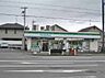 周辺：ファミリーマート上牧桜ヶ丘店 徒歩7分。 490m