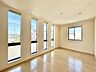 洋室：【現況販売中】心地よい陽光が差し込む、開放感のあるお部屋です。