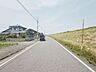 外観：前面道路含む現地写真