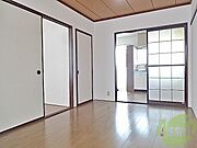 元は和室だったなんて思えない仕上がりですね～、お掃除も楽々ー