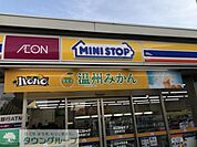 ミニストップ港東通り店 徒歩1分。 10m