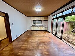 稲敷市椎塚貸家 4LDKのリビング/ダイニング