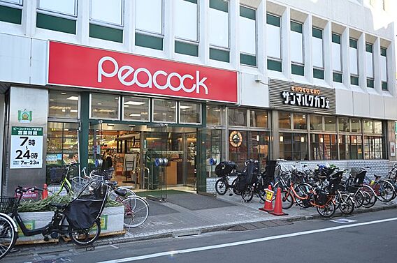 ピーコックスト...