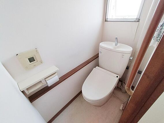 トイレには窓が...