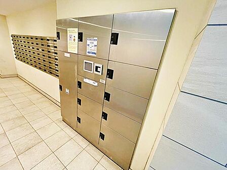 【宅配ボックス】不在時の荷物の受取もできます。