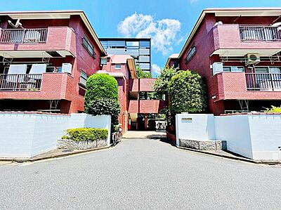外観:レトロで瀟洒な低層マンション 外観:レトロで瀟洒な低層マンション