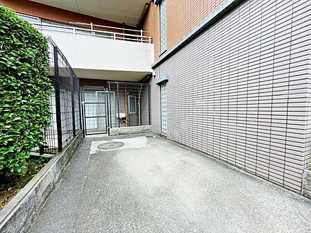 専用駐車場あり(月額8000円)※要契約