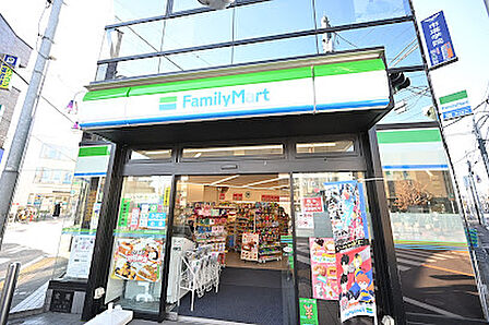 ファミリーマート 久我山駅南店 徒歩2分