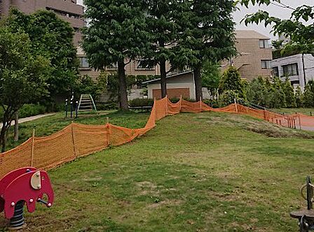 富ヶ谷三本杉公園 徒歩3分