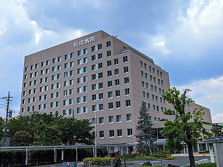杏林大学医学部付属杉並病院　徒歩5分